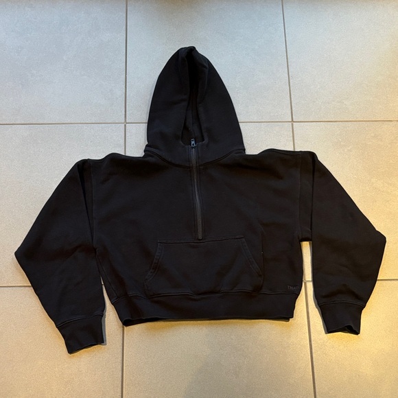 TNA Sweaters - TNA Cozy Fleece Black Sweatshirt